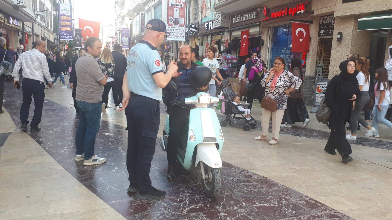 BÜYÜKŞEHİR ZABITASI’NDAN KAPALI CADDE DENETİMİ